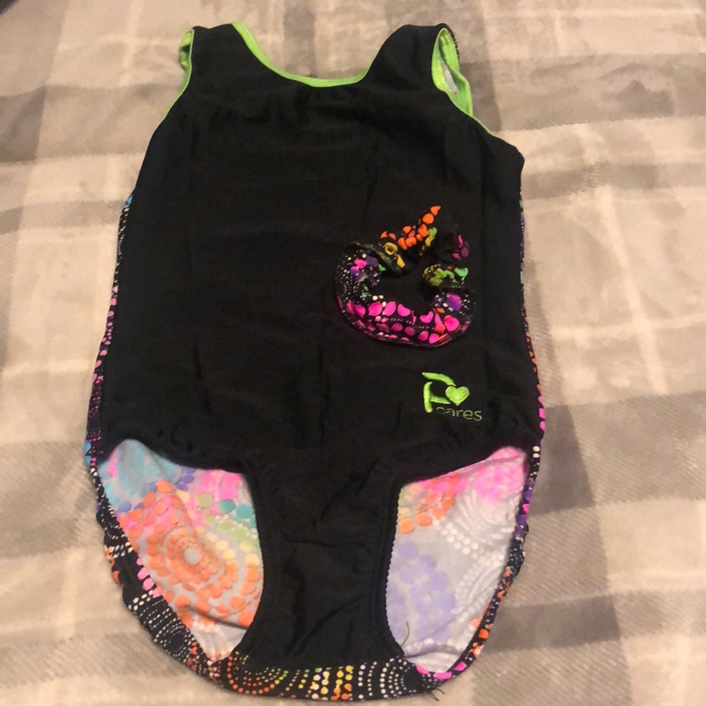 Child large plum leo with scrunchie